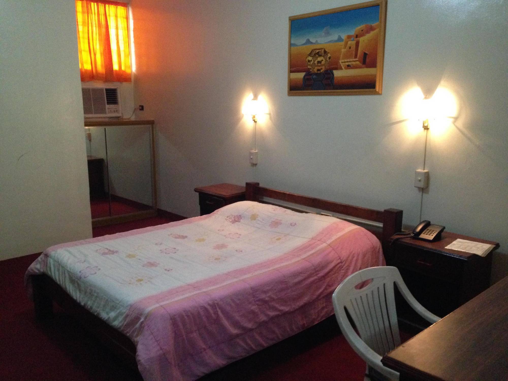 Phoenix Hotel 安吉利斯 外观 照片